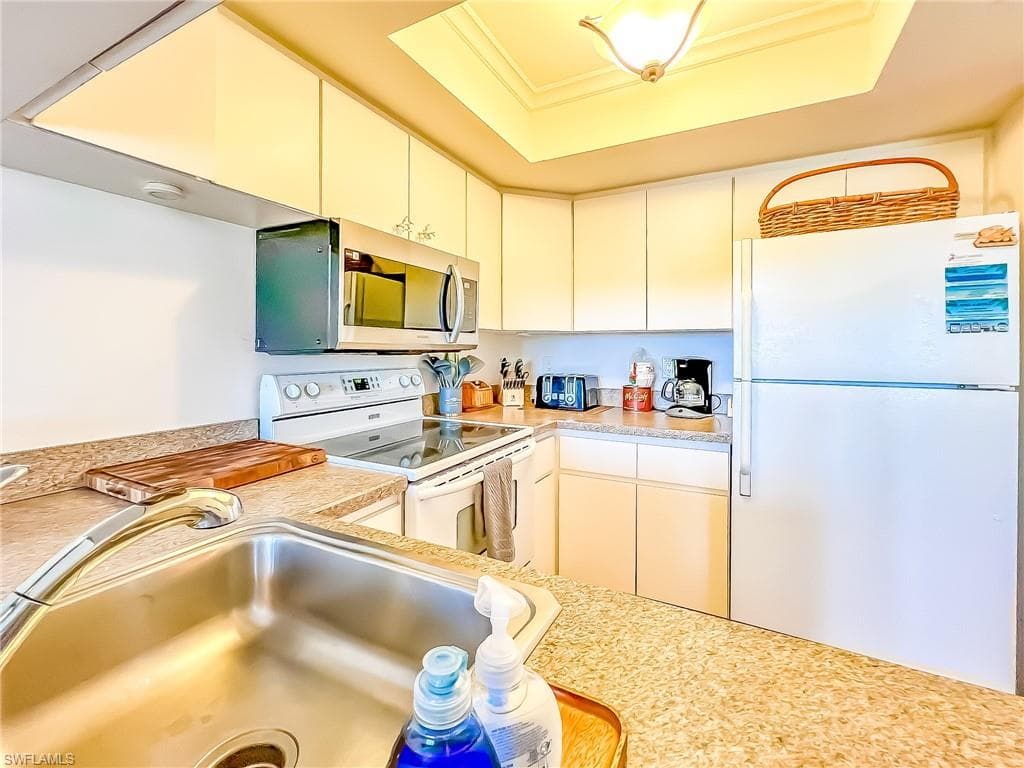 4580 OYSTER SHELL DR & 370 TOWNHOUSE LN 60-14
