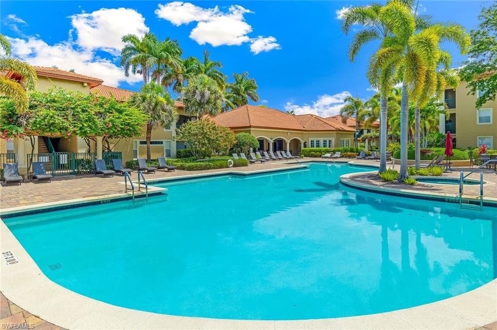 8920 Colonnades CT E 518-16