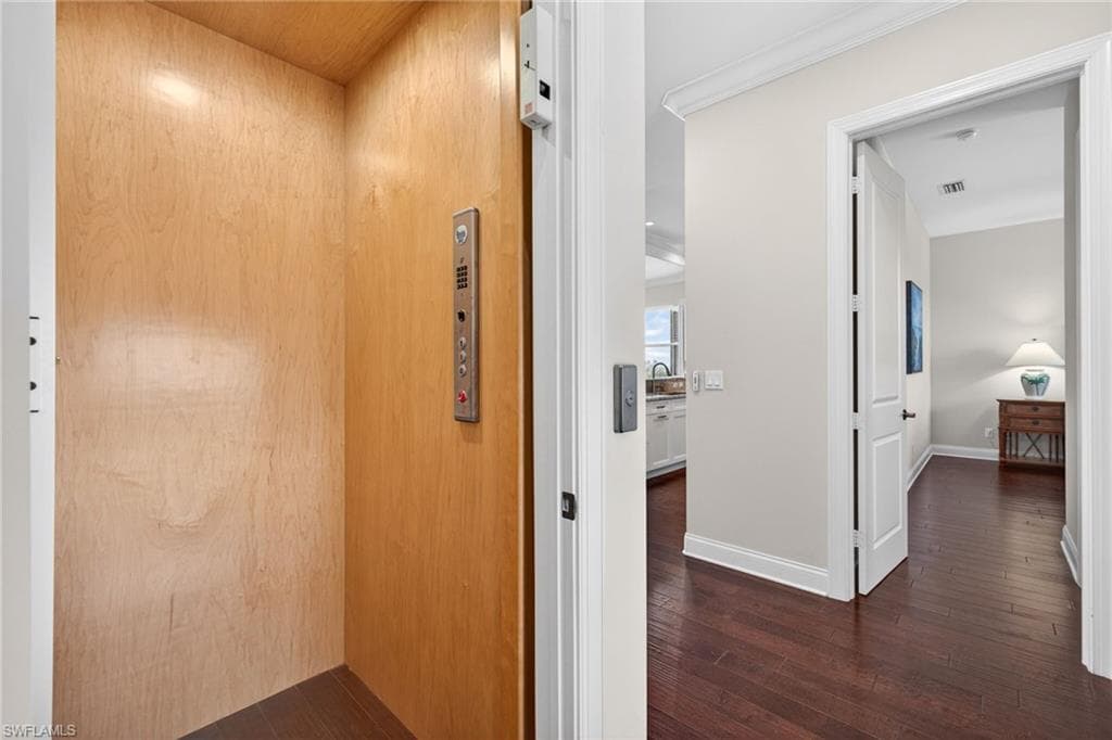 243 Driftwood LN-26