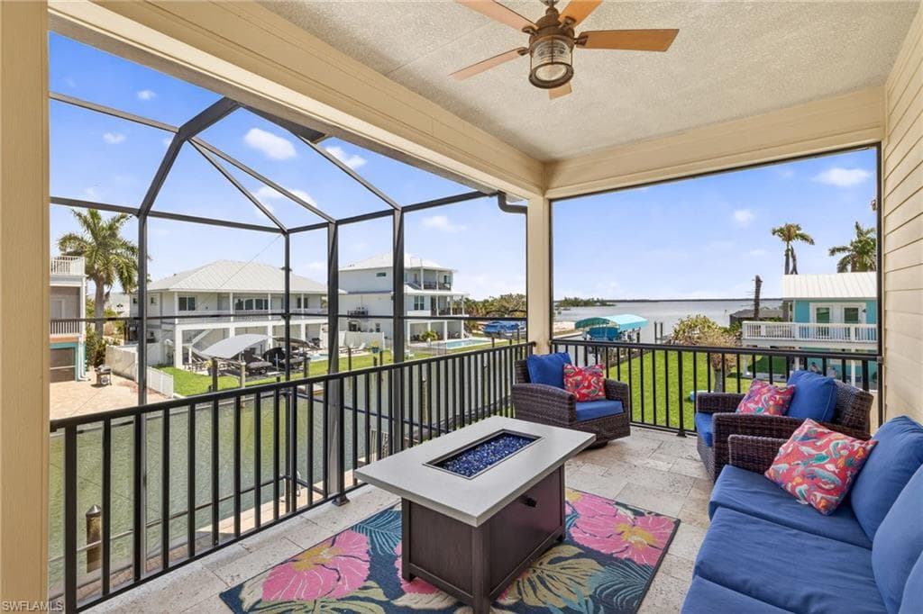 243 Driftwood LN-1