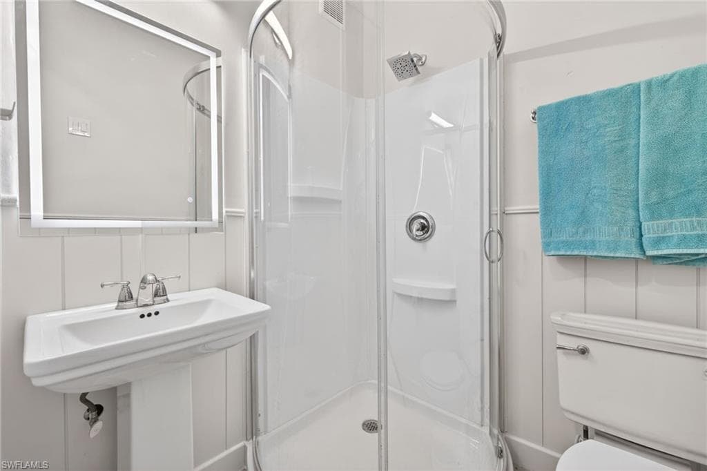 243 Driftwood LN-21