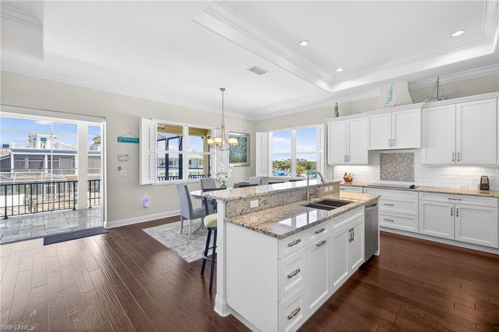 243 Driftwood LN-6