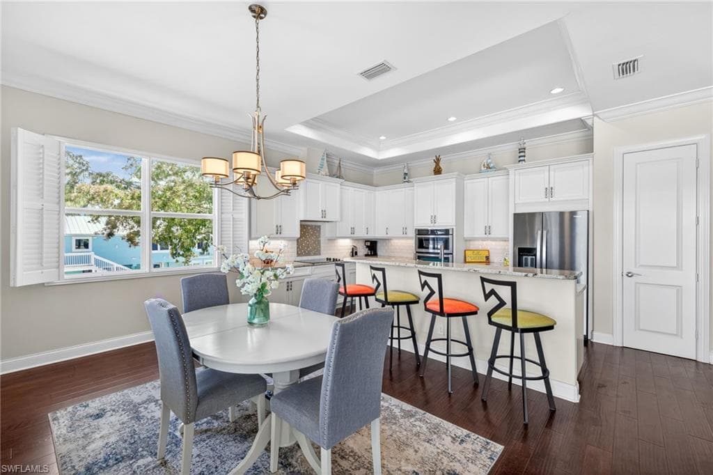 243 Driftwood LN-4