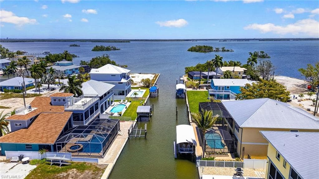 243 Driftwood LN-35
