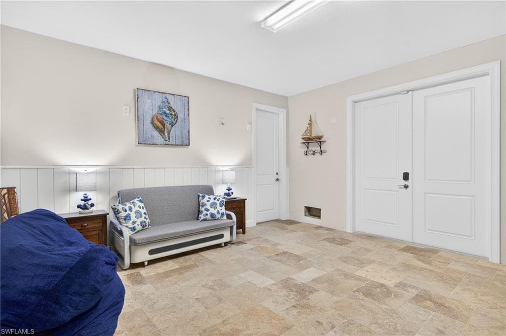 243 Driftwood LN-24