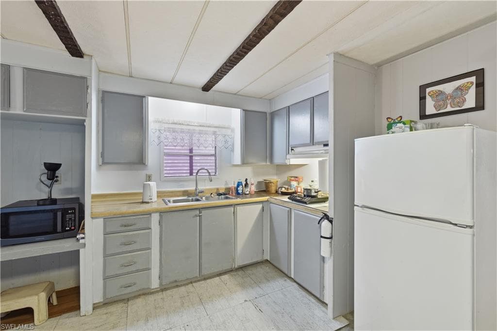 863 Manatee RD-9