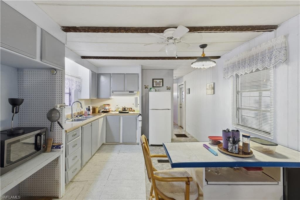 863 Manatee RD-20