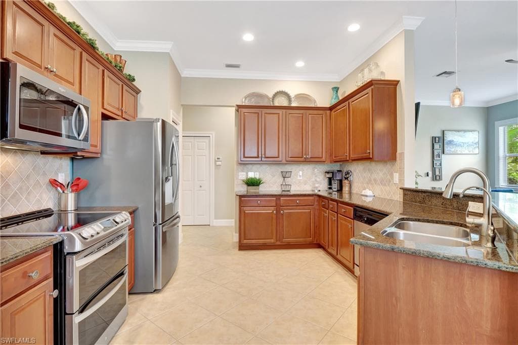 11230 Suffield ST-10