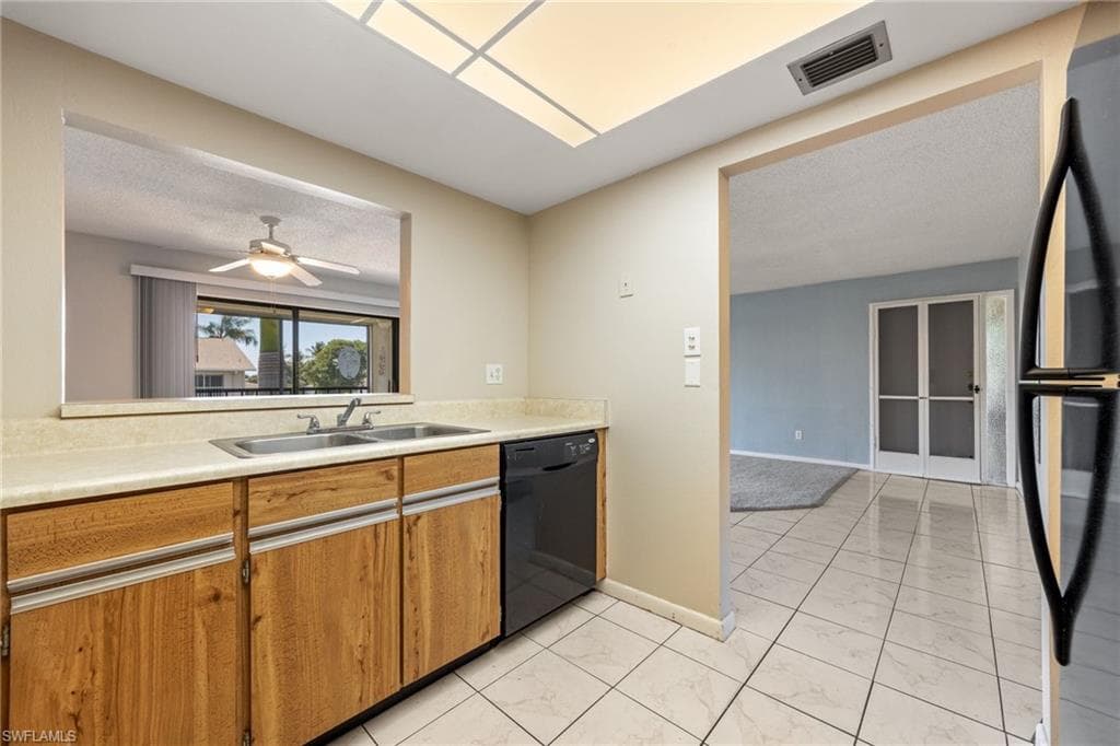 4928 Vincennes ST C8-20