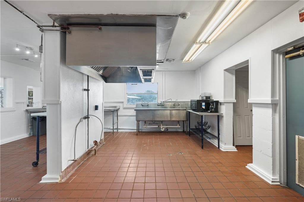8806 SW Start Center ST-33