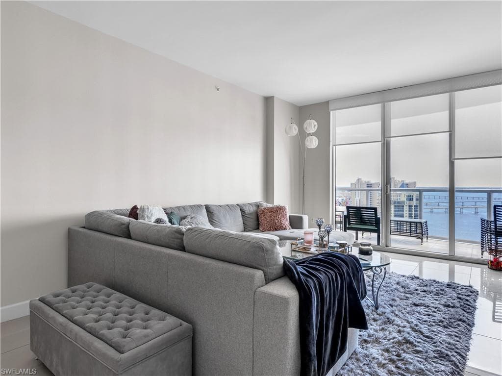 3000 Oasis Grand BLVD 2905-1