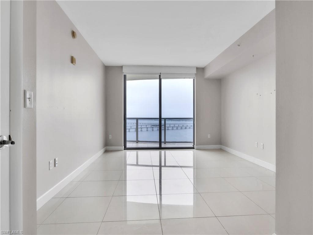 3000 Oasis Grand BLVD 2905-6