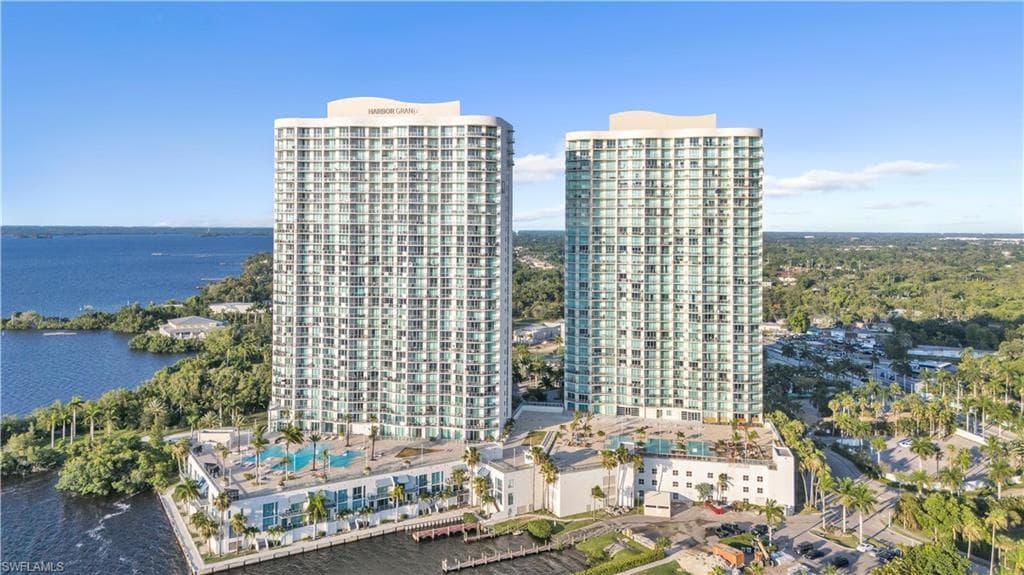 3000 Oasis Grand BLVD 2905-35