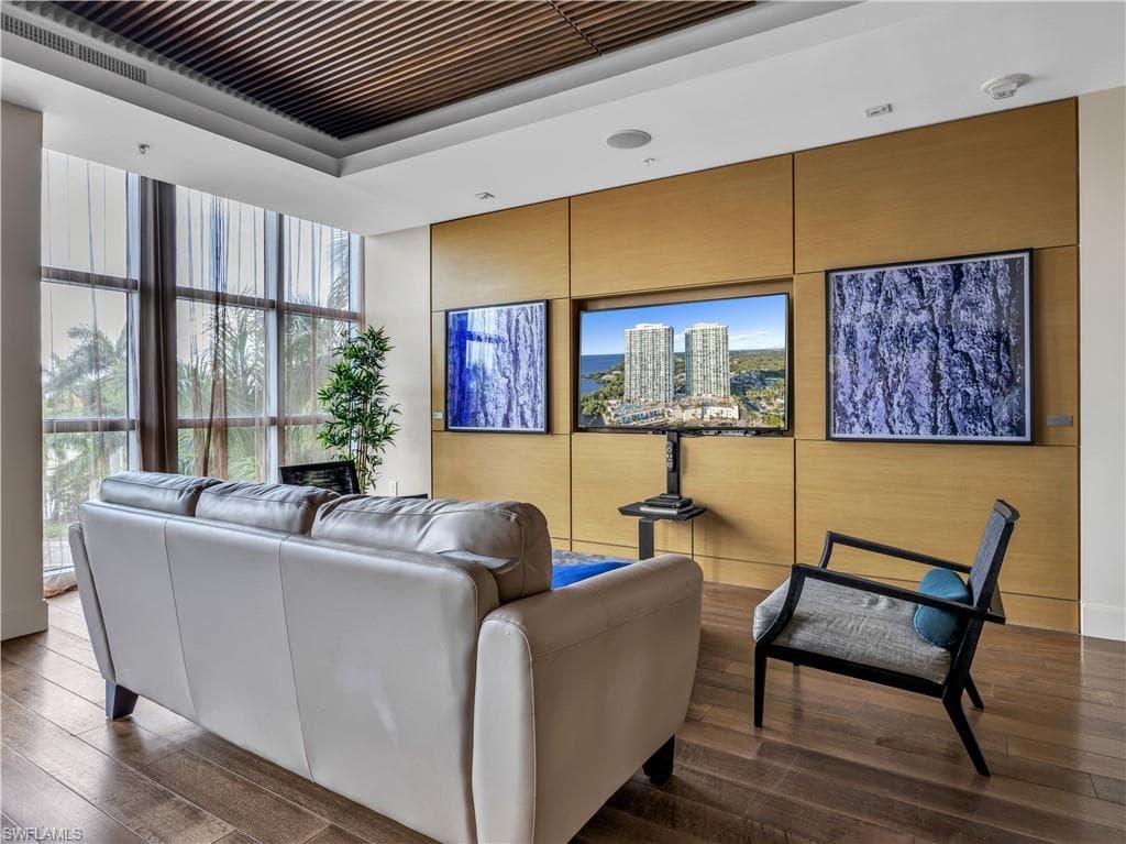 3000 Oasis Grand BLVD 2905-23