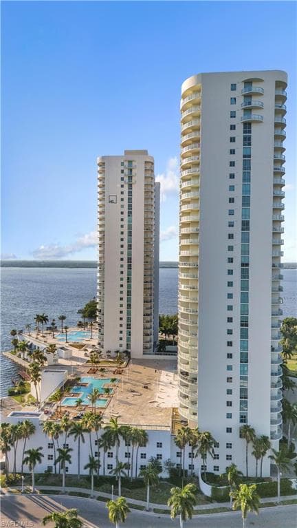 3000 Oasis Grand BLVD 2905-33