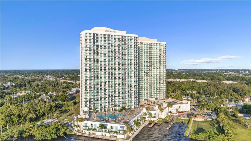 3000 Oasis Grand BLVD 2905-37