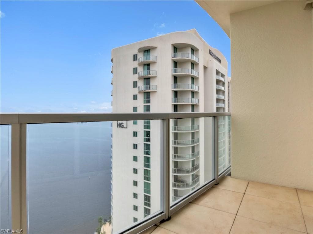 3000 Oasis Grand BLVD 2905-13