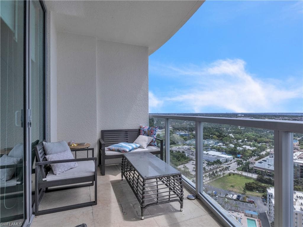 3000 Oasis Grand BLVD 2905-14