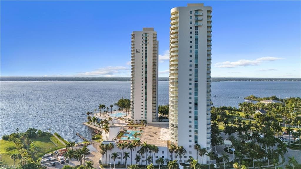 3000 Oasis Grand BLVD 2905-34