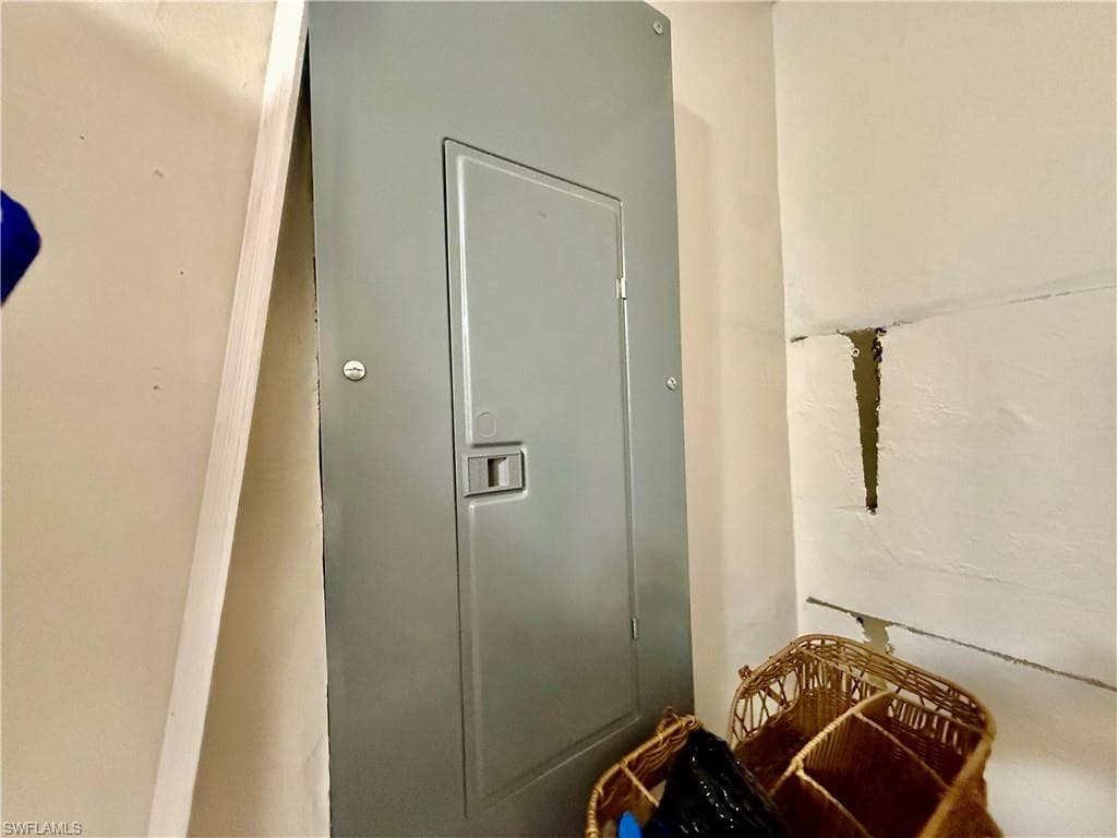 332 Dellwood AVE-19