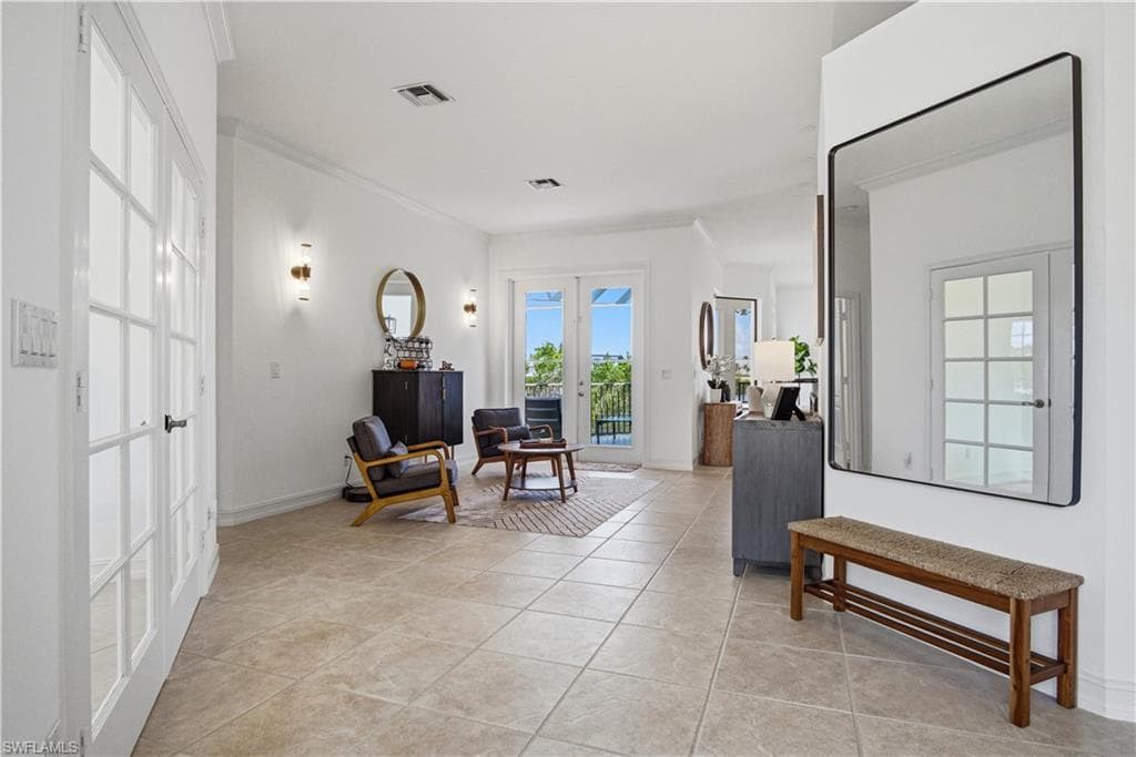 201 San Mateo DR-15