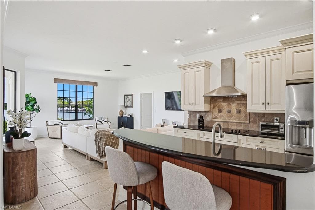201 San Mateo DR-11