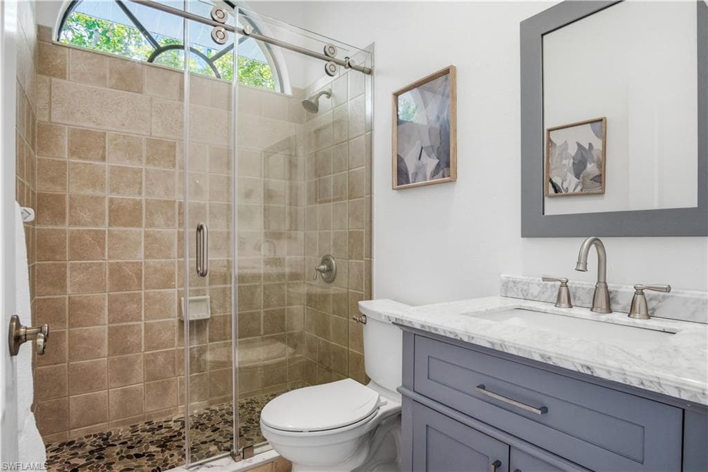 201 San Mateo DR-23
