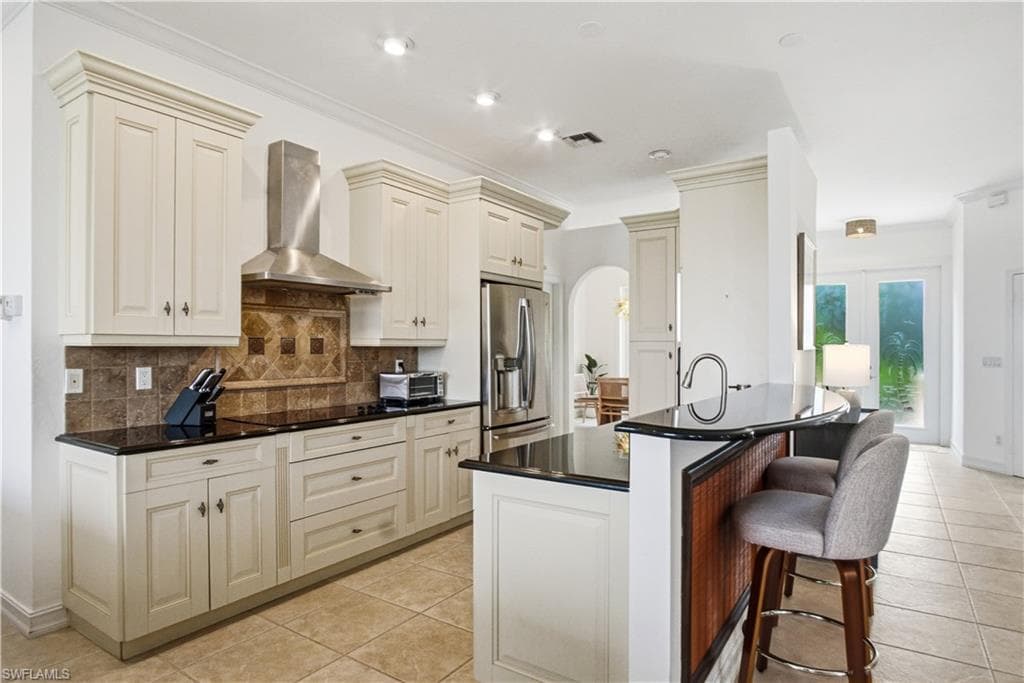 201 San Mateo DR-13