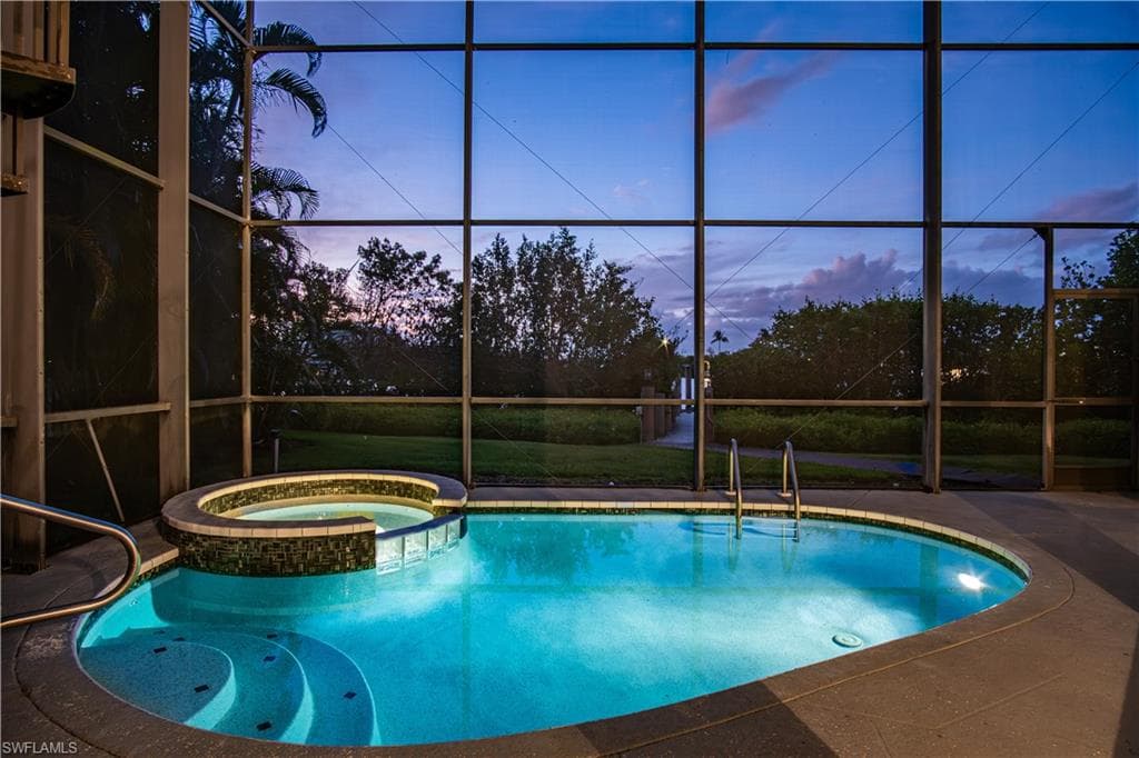 201 San Mateo DR-17