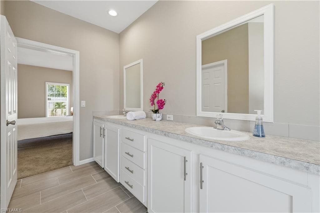 24 Red Poinciana DR-18