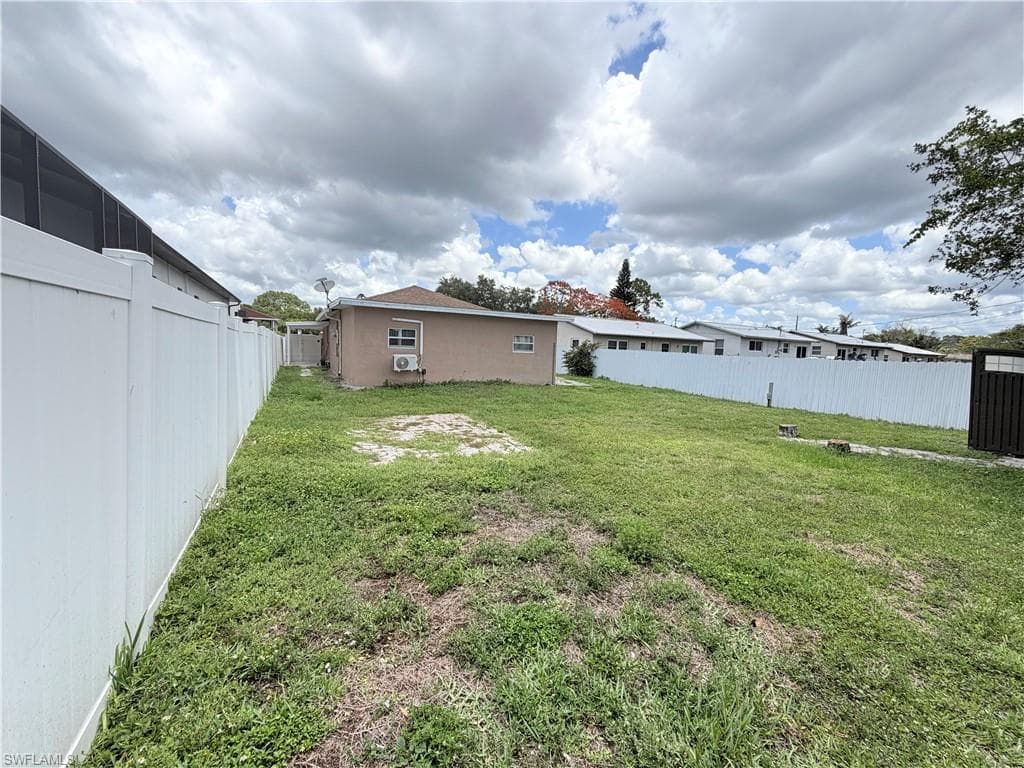 3586 Seagrape AVE-23