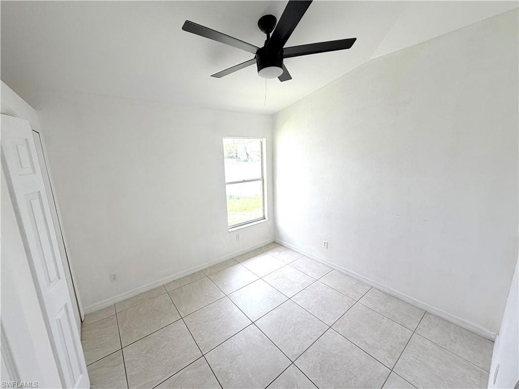 3586 Seagrape AVE-33