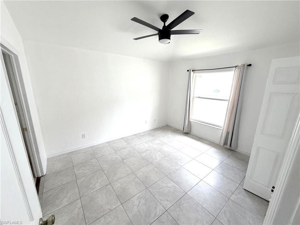 3586 Seagrape AVE-9