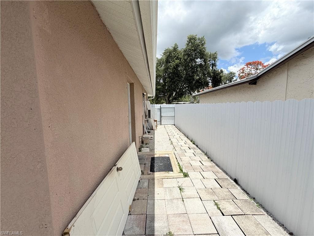 3586 Seagrape AVE-38
