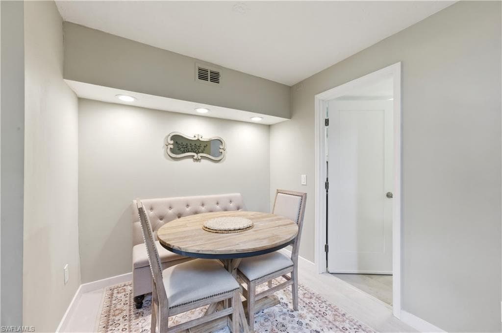 16001 Amberwood Lake CT 1-7