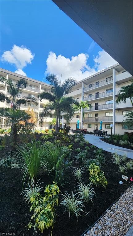 2121 Collier AVE 107-5