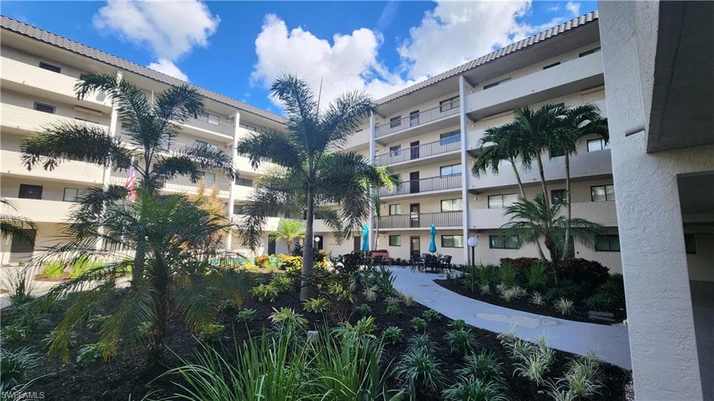 2121 Collier AVE 107-2