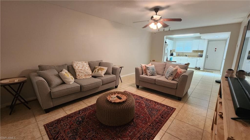 2121 Collier AVE 107-10