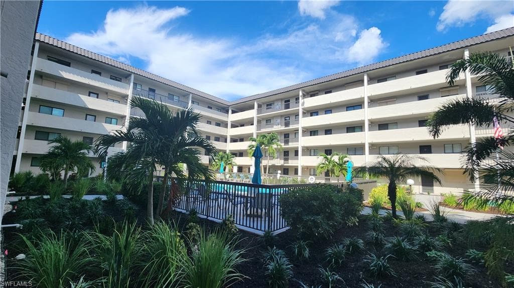 2121 Collier AVE 107-3