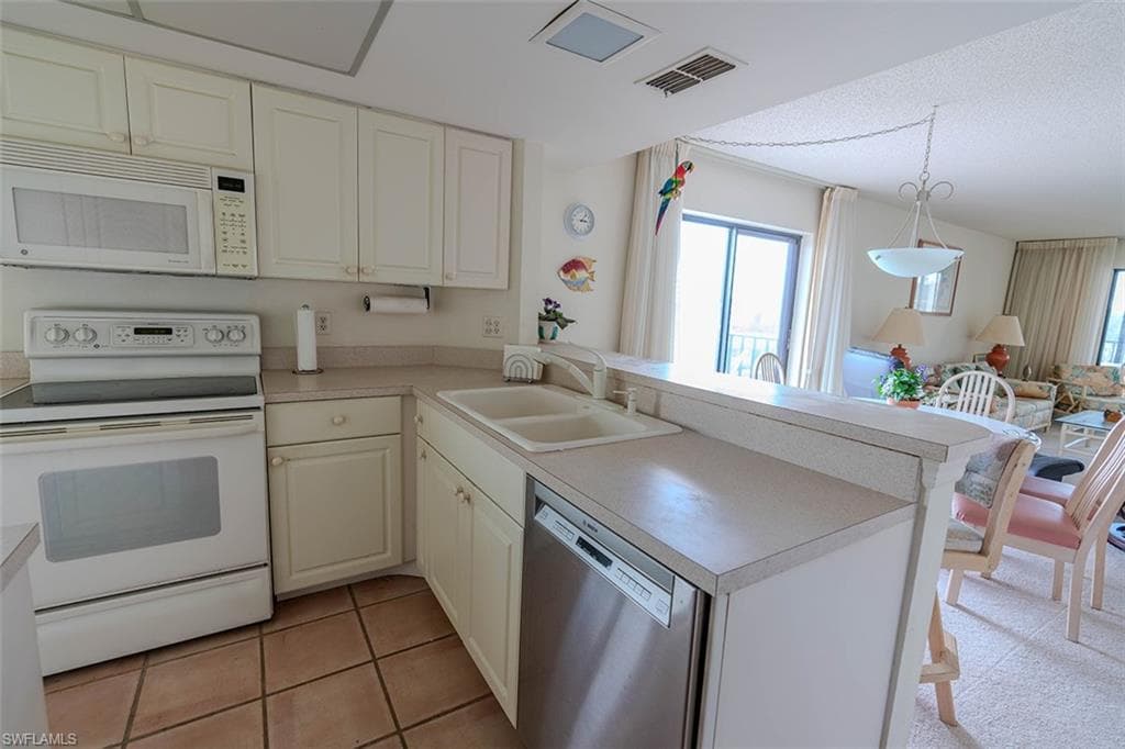 6645 Estero BLVD 201-6