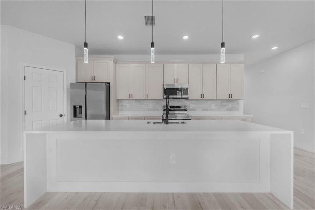 2801 Monza DR-8