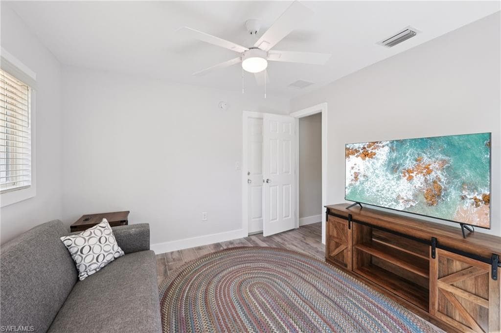 210 Hibiscus DR-27