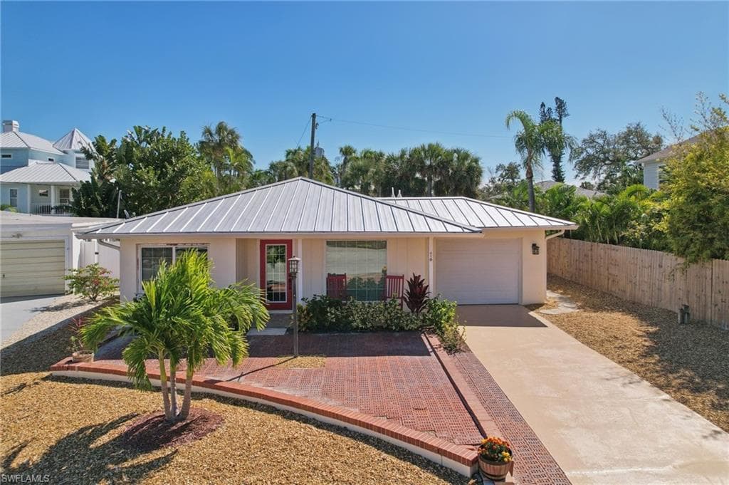 210 Hibiscus DR-29