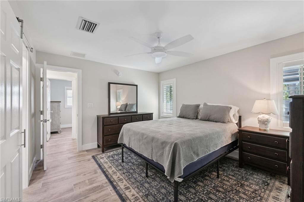 210 Hibiscus DR-17
