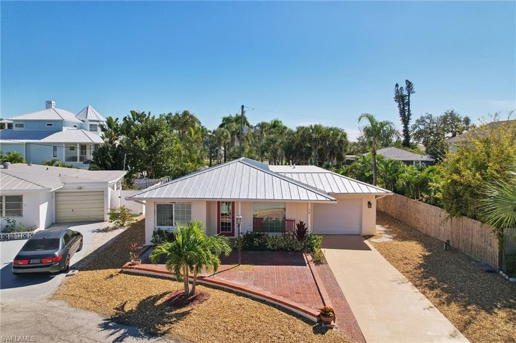 210 Hibiscus DR-30