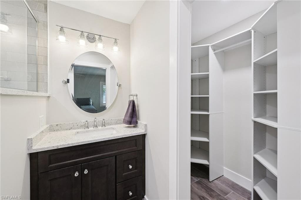 210 Hibiscus DR-24