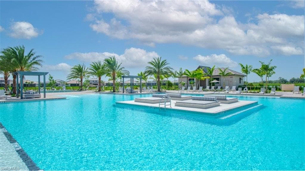 21064 Hallandale DR-31