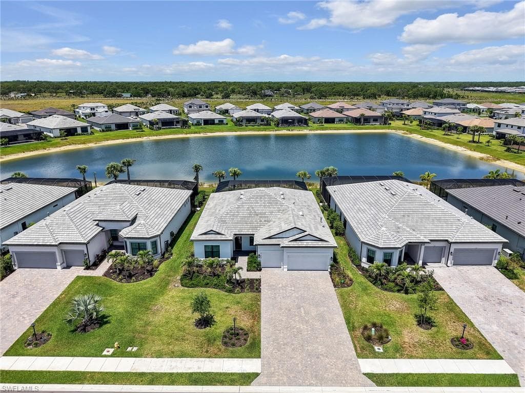21064 Hallandale DR-27