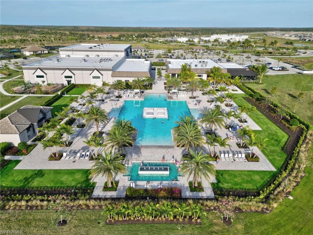 21064 Hallandale DR-29