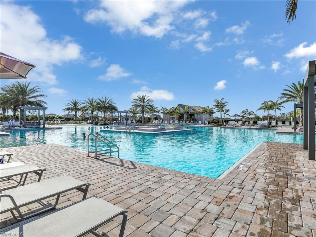 21064 Hallandale DR-33
